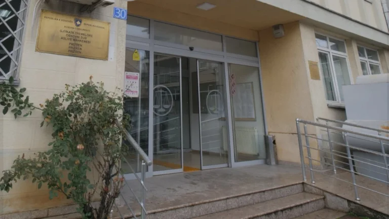 裁判所は、カダストラル庁のケースで逮捕された5のための決定を下す
