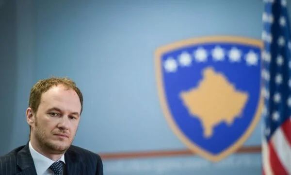 Threats “Severa Brigade”をプライム・ミニスターに、Selimi:それはKurtを助けます、それは選挙運動中に起こっています。