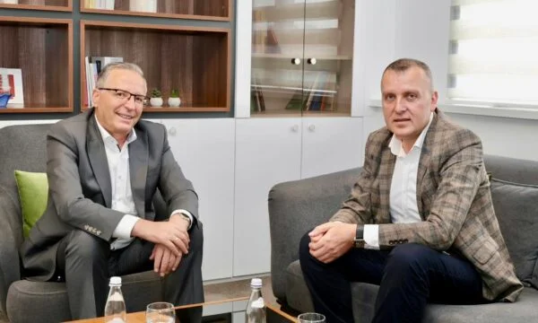Бедри Хамза представляет Шемси Джашарина в качестве нового кандидата от ПДК