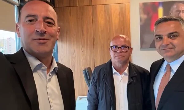 Daut Haradinaj は exile への呼び出しをします。: Kosovo の変更の一部を購読し、参加します。