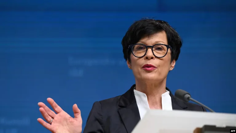 EU Enlargement Commissioner to Visit Kosovo Next Week