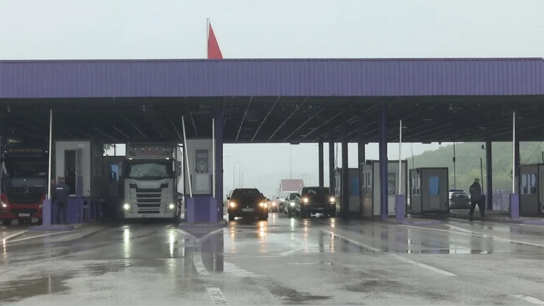 No rainy weather stopped Kosovars from spending weekends on Albanian coast