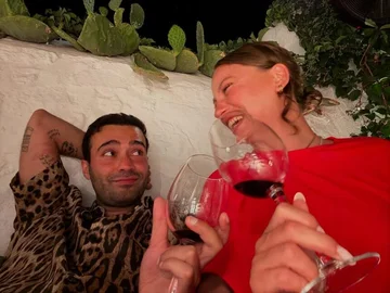 Turkish actress becomes viral: ♪ Dance with partner crazy ♪