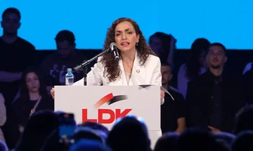 “Frikacakë që na e shajnë varret, përçarës që prejnë në besë aleatët e lirisë”, Osmani shfryhet kundër VV në tubimin e LDK-së