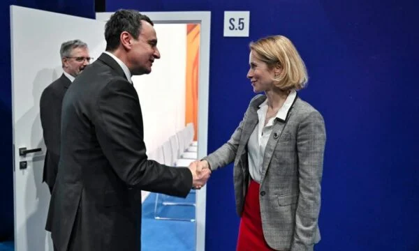 カルス: 私たちは、クトルトの同意とブッキーの会議の承認を対話内で持っていました