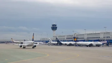 Panik në aeroportin e Athinës, aeroplani pëson defekt në ajër dhe piloti detyrohet të bëjë ulje emergjente