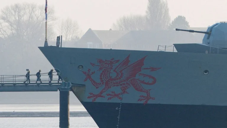 Marea Britanie trimite aterizări, avioane şi nave de război la strâmtoarea Hormuz