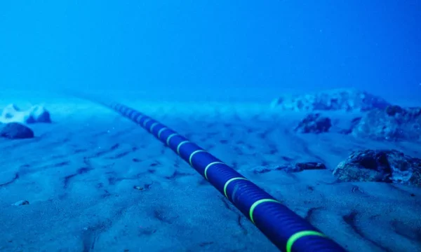 Arma Iranului către Hormuz ar putea lovi internetul global