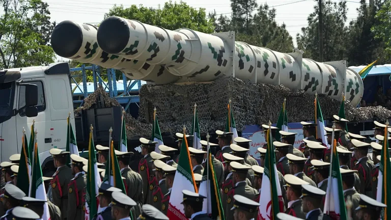 Iran se pripravlja na novo vojno, opozarja ISW poročilo