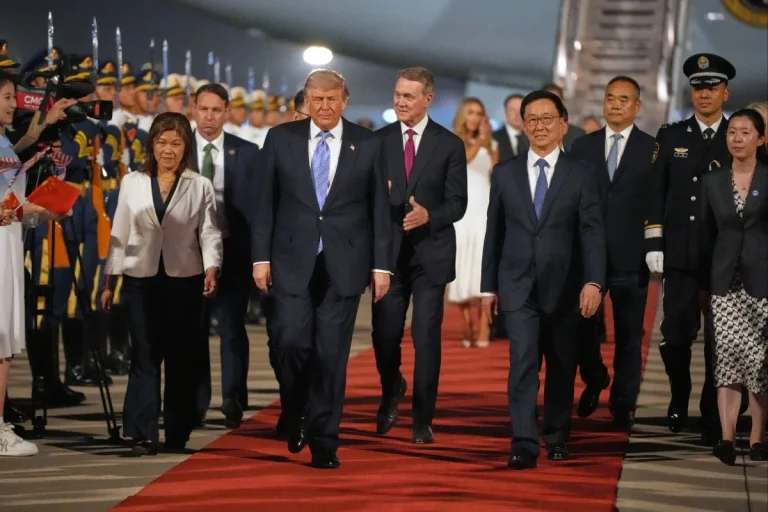 Trump a la Xina amb Titanics americans, el que s'espera de reunir-se amb Xi