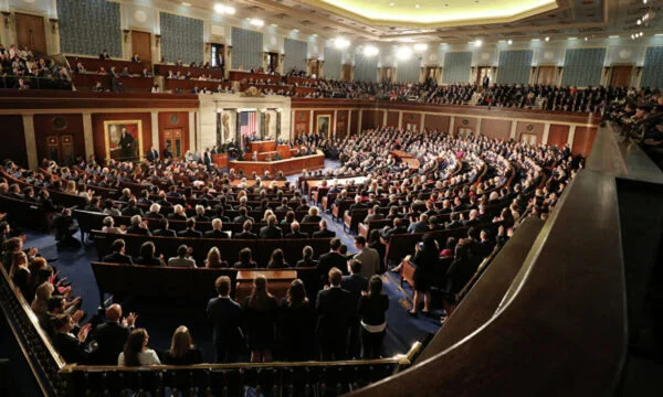 米国のSenateはイランからのアメリカのトロップを引くために民主的な決断を取除きます