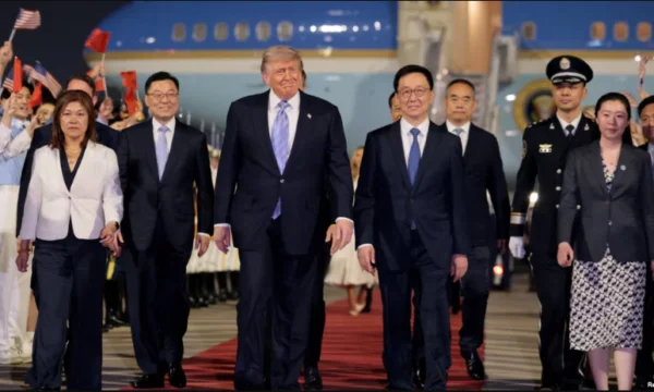 Xi opozarja na Tajvan, saj je Trump namenjen napredku na področju trgovine na vrhu v Pekingu
