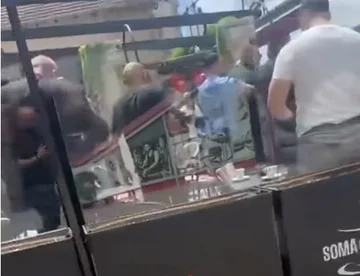 Publikohen pamje të Hysni Mehanit në spital me kokë të fashuar
