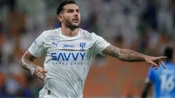 Theo Hernandez wraca do Serie A, dwóch włoskich gigantów podąża za nim