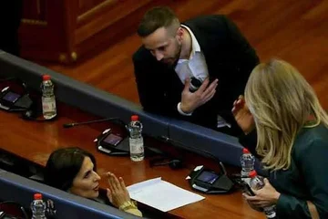 Çitaku risjellë sërish momentin e injorimit ndaj Fatos Gecit: PDK-ja partia e vetme që kurrë nuk u viktimizua, as kur u sulmua verbalisht e fizikisht