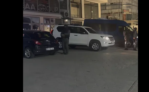 I membri dell'Unità di Polizia Speciale sono visti a Skenderaj