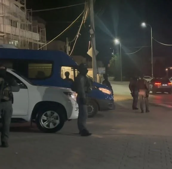 Speciale Unità riferito raiding la casa del portavoce del comune a Skenderaj e altri