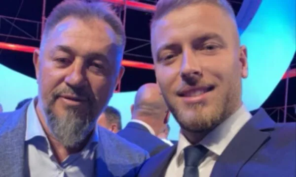 Η συνέντευξη του Lushtak από τον αρχηγό της αστυνομίας του PDK στο Skenderaj καλεί τους πολίτες να συγκεντρωθούν μπροστά από το τμήμα
