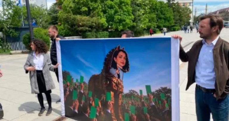 Analist din Albania: Atacurile PSDA asupra opoziţiei sunt cel mai dezgustător lucru la aceste alegeri din Kosovo