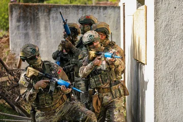 Ushtarët e Shqipërisë stërviten me Forcat Speciale të SHBA’së – NATO ndan pamjet