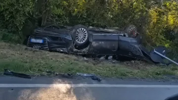 11 persona lëndohen në një aksident mes tri veturave në Prilep të Deçanit,  Policia jep detaje