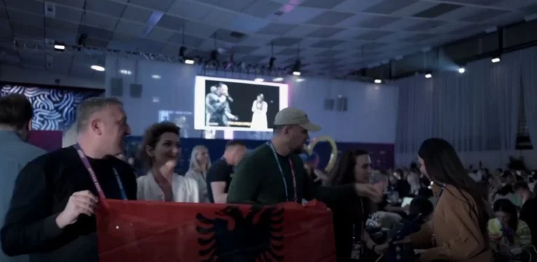 Incident Evrovizije, srbska delegacija ovira kosovsko zastavo