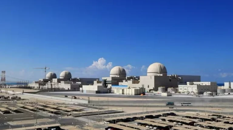 Il fuoco all'impianto nucleare di Abu Dhabi causato dall'attacco di emergenza