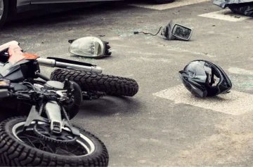 Aksident mes një veture dhe një motori elektrik, lëndohen dy gra në Skenderaj