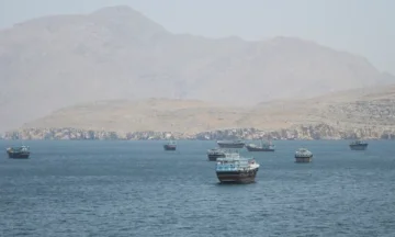 Katër anije tentojnë të kalojnë Hormuzin, ushtria iraniane i kthen pas