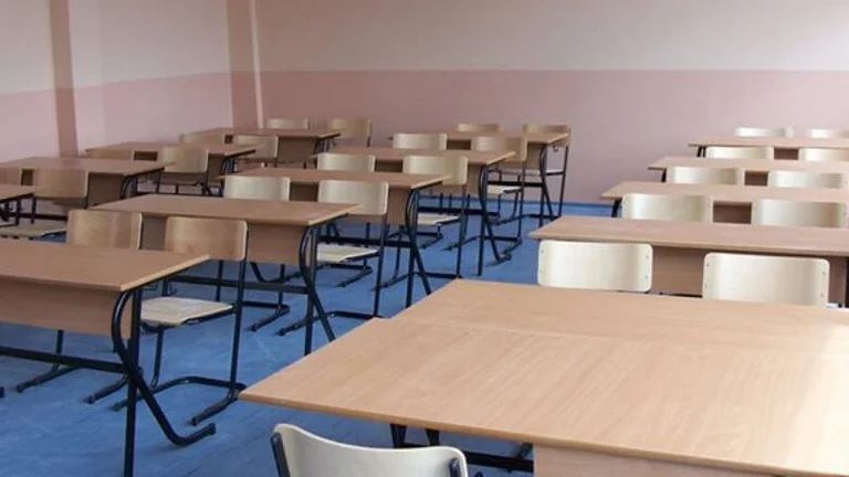 Tehnični šolski delavci v Prištini od jutri do stavke zaradi plač