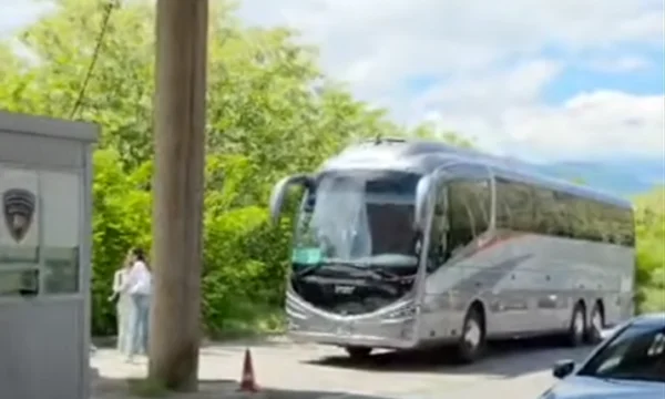 Albanski študenti blokirali mejo z Makedonijo, ni dovoljeno vstopiti