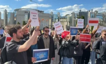 “Prishtina nuk hesht”, studentëve shqiptarë në Shkup u bashkohen në protestë edhe kolegë nga Kosova