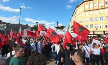 Arrijnë studentët shqiptarë nga RMV dhe rajoni, nis protesta në Shkup