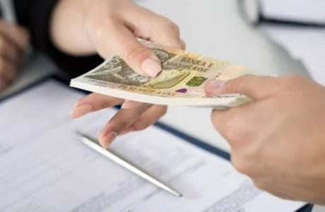 Οι πλημμύρες αυξάνονται, αλλά οι τιμές είναι πιο ακριβές. Ένας πραγματικός μισθός αξίζει 150 ευρώ λιγότερο από το 2020