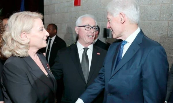 Február Fayza találkozik Bill Clintonnal az USA-ban: Hálaadás és mély hála mindazért, amit Koszovóért tett