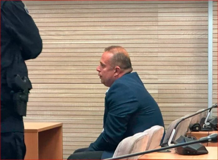 El tinent Bojan Jevètica acusat d'espionatge del acord amb el fiscal