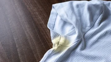 Remove the deodorant's stains from compounds that you may have at home