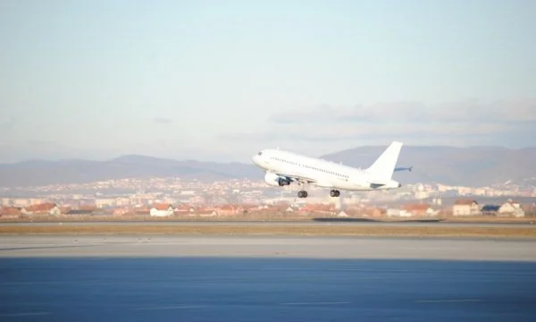 リトアニアは空港を閉鎖し、「空気の危険」を警告します