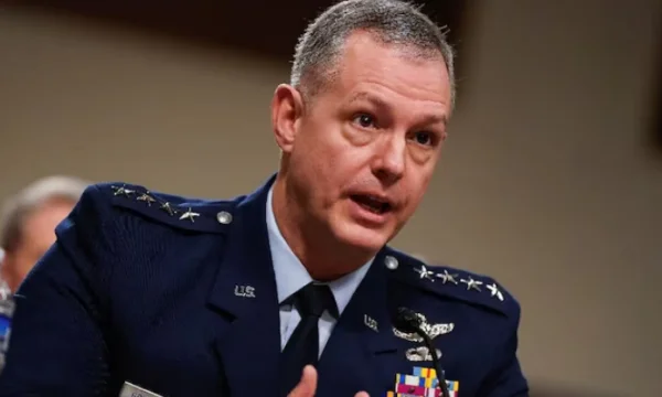 米国のNATOは、ヨーロッパからアメリカの軍隊を撤回すると述べています。