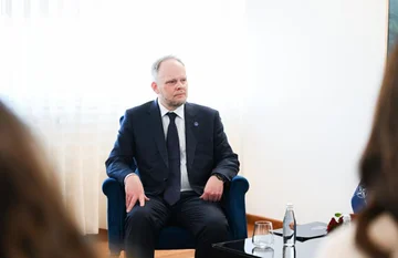 Zyrtari i NATO-s Kevin Hamilton vjen për herë të parë në Kosovë