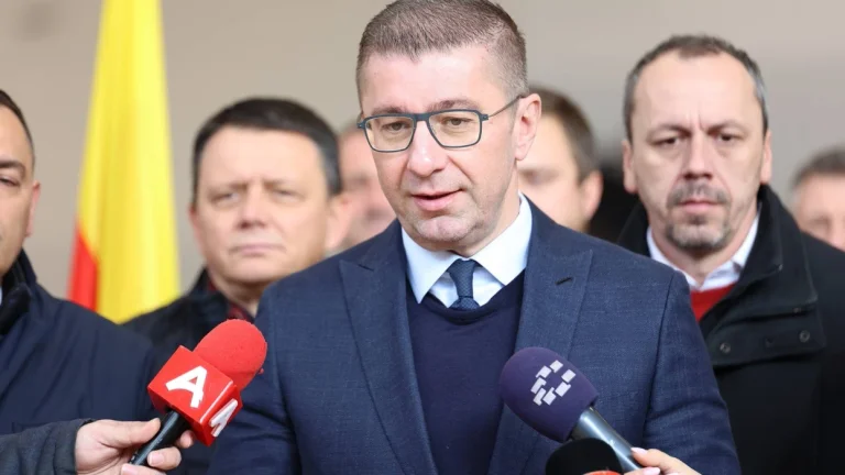 Mickoski es preocupa per les protestes en llengua albanès: no vull comentar sobre insults i intervenció externes.