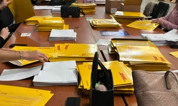 75 mijë pako me fletëvotime për ata që do votojnë me postë, edhe 30 mijë do të bëhen gati