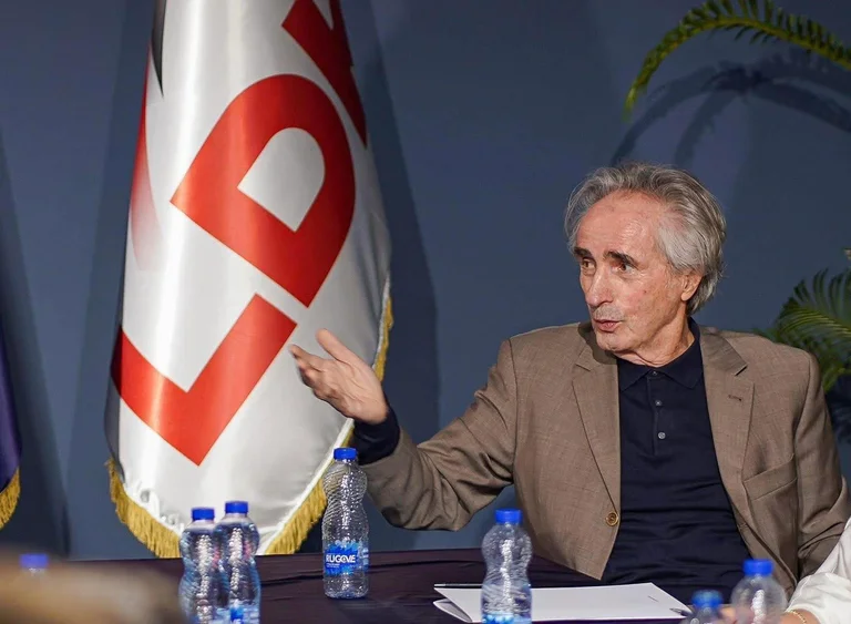 Ο Αλούς Γκάσι θάφτηκε σήμερα.