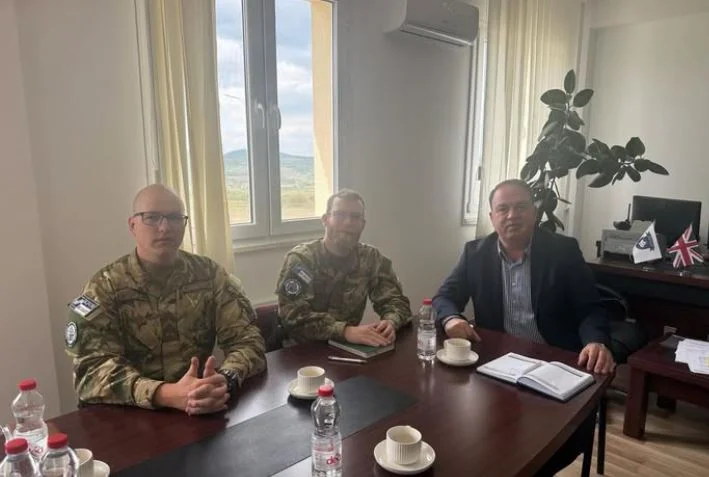 Direktor visoke varnostne kaznilnice spozna KFOR Uradniki, pravilno ravnanje z zaporniki