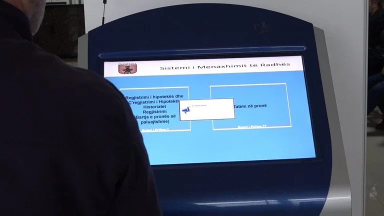 AKK obtožuje poslanca za nepravilno delovanje sistema davka na nepremičnine: Občine izgubljajo milijone, državljani so kaznovani.
