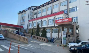 Ra nga kulmi derisa po punonte, QKUK jep detaje për gjendjen e 27 vjeçarit: Ra nga 5-6 metra, lëndimet janë serioze
