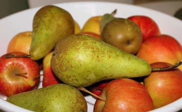 Apple or pear: Which fruit contains more fiber for better digestion?