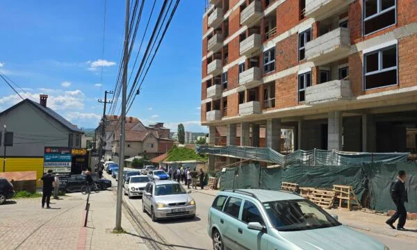 Ένα άτομο πέφτει από ένα αντικείμενο υπό κατασκευή στο Βουστρί, και στέλνεται σε κατάσταση έκτακτης ανάγκης