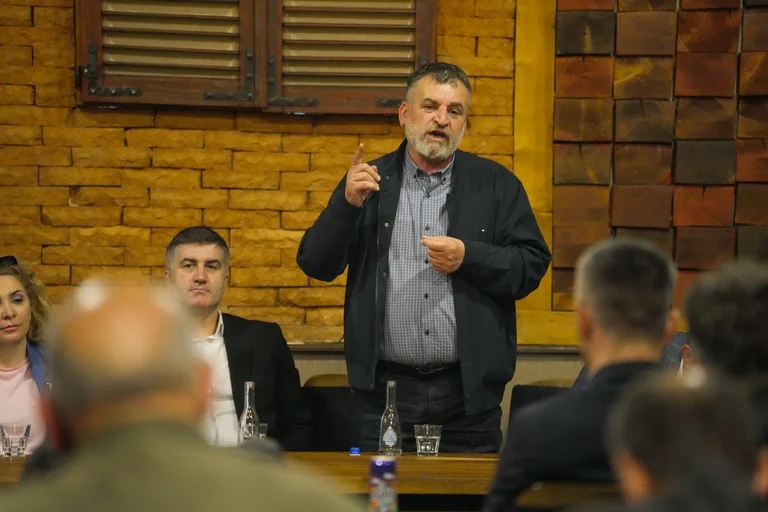 Brian Kuci: VVとSerbianリストによって採用される市民権に関する法律、Kosovoのための無害