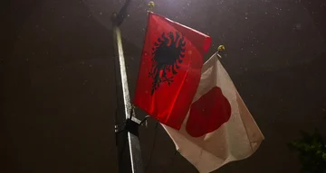 Kryeqyteti i Japonisë, Tokio “ngjyroset” kuq e zi para vizitës së Edi Ramës